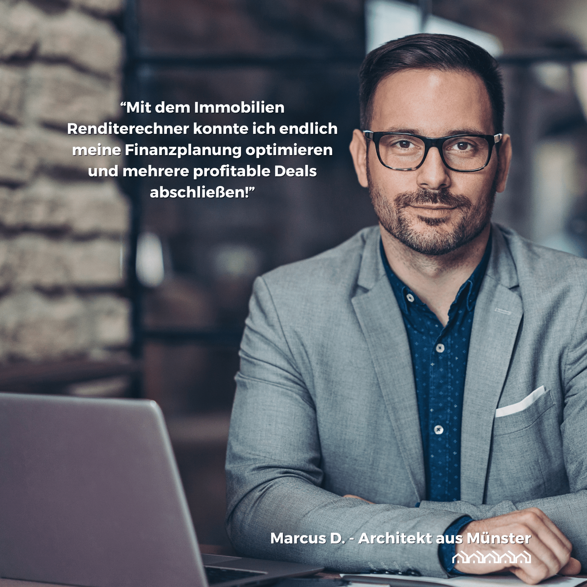 Zufriedener Immobilieninvestor nutzt den Immobilien Renditerechner für fundierte Investitionsentscheidungen.