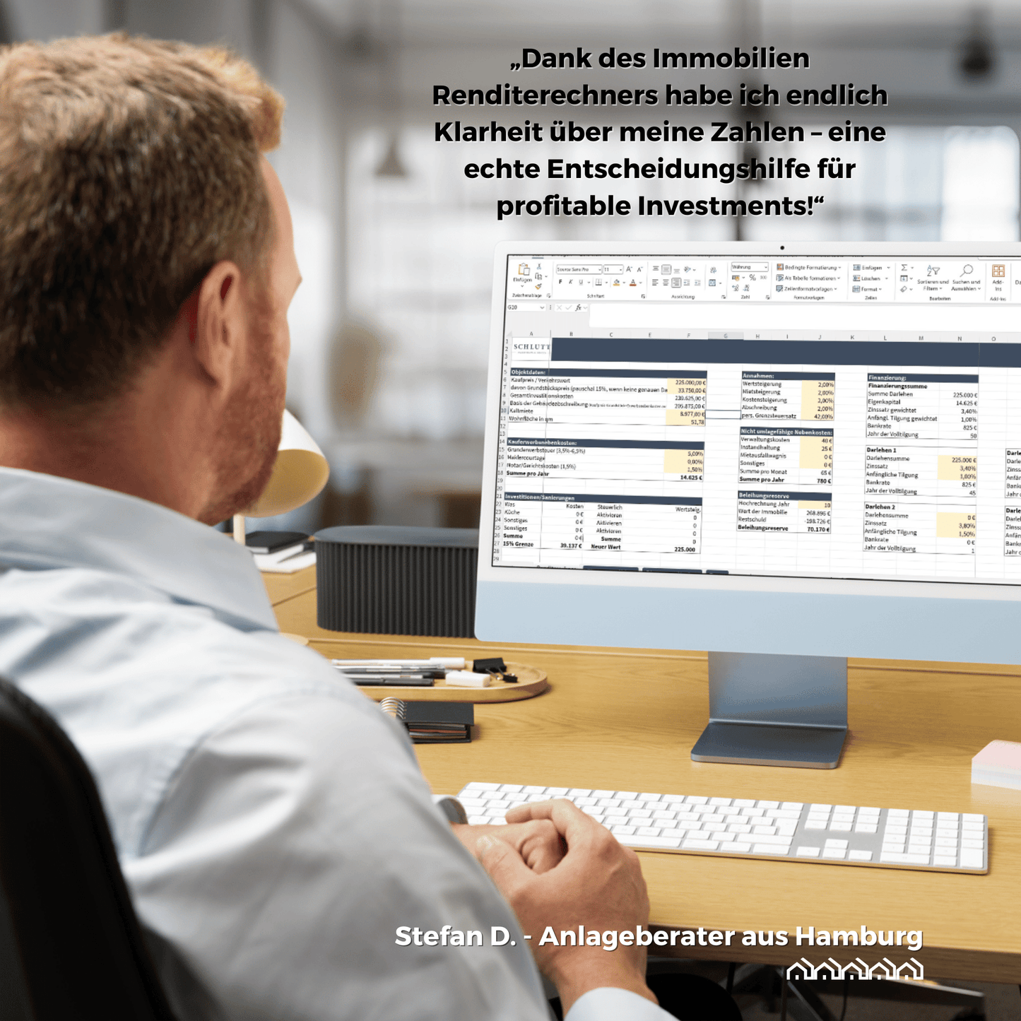 Zufriedener Immobilieninvestor nutzt den Immobilien Renditerechner für fundierte Investitionsentscheidungen.