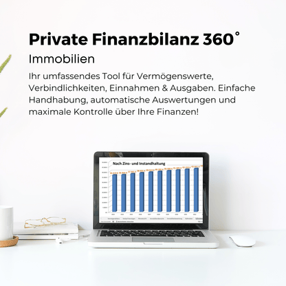 Ein Laptop auf einem Schreibtisch zeigt ein Finanzbilanz-Tool mit Schwerpunkt auf Immobilien. Die dargestellte Grafik zeigt Auswertungen zu Zins- und Instandhaltungskosten über mehrere Jahre. Daneben stehen eine Zimmerpflanze, ein Notizbuch und ein Stift, die eine professionelle Arbeitsumgebung unterstreichen. Das Bild bewirbt die Finanzbilanz 360°, ein umfassendes Tool zur Verwaltung von Vermögenswerten, Verbindlichkeiten sowie Einnahmen und Ausgaben.